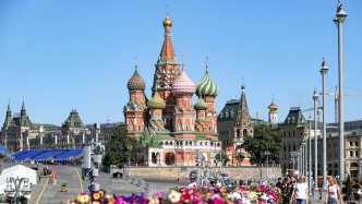中國公民即日起可免簽前往俄羅斯：相關(guān)搜索翻倍增長，有旅行社明年春節(jié)期間多款旅游產(chǎn)品售罄