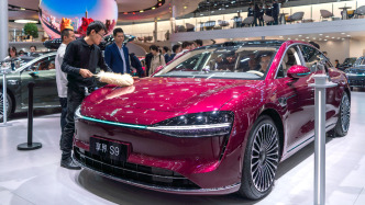 鸿蒙智行首超8万辆“领跑”新势力11月销量，“蔚小理”均无缘4万辆大关