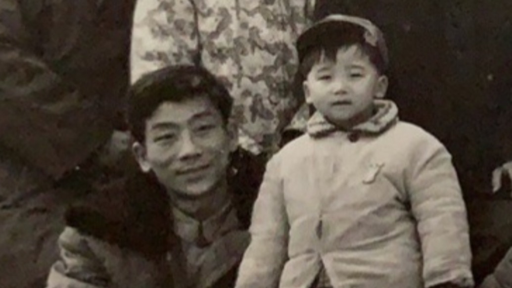 父親是演員母親是老師，“費(fèi)雞師”陳創(chuàng)：我是后臺(tái)長(zhǎng)大的，就應(yīng)該干這行