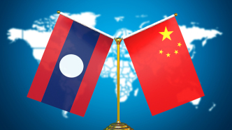 習(xí)近平就老撾人民民主共和國(guó)成立50周年向老撾人民革命黨中央委員會(huì)總書記、國(guó)家主席通倫致賀電