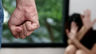 妻子因丈夫醉酒施暴情急用水果刀反刺致其重伤，检察机关：属正当防卫