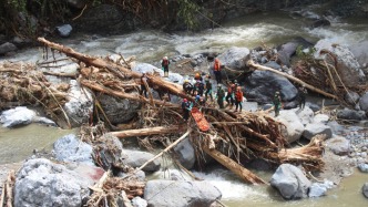 第1現(xiàn)場(chǎng)｜印尼洪災(zāi)已遇難604人，“孤島”救援艱難