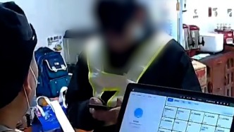 “只点一碗米饭”背后的善意：小伙称还没发工资，老板免费加菜，他默默帮忙收桌感谢