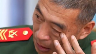 “我的心還在部隊”，30年“兵王”退役，鐵血硬漢不舍落淚