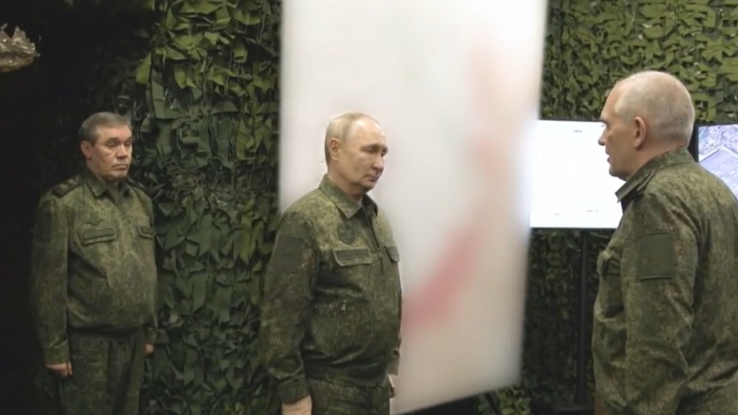 普京视察前线指挥所:主动权完全掌握在俄军手中