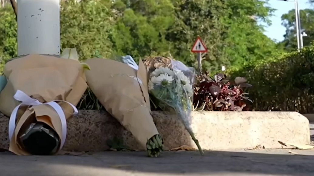 香港宏福苑火災(zāi)第7天，市民排隊(duì)獻(xiàn)花悼念
