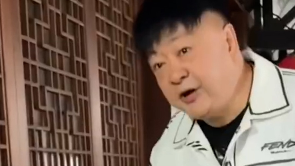 演员洪剑涛景区试戴帽子被要价5元,景区:已让商户进行整改