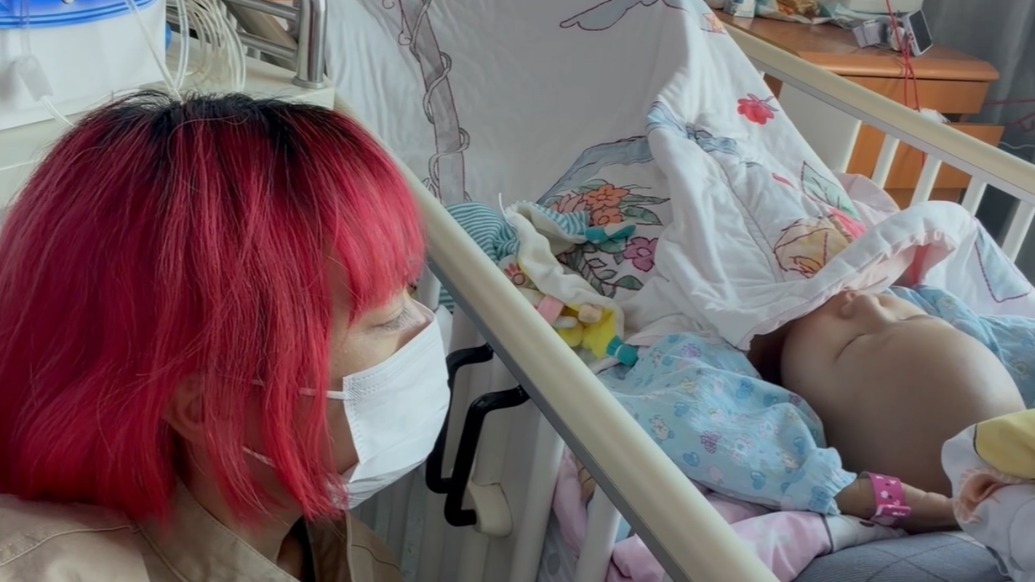 一场直播结缘，她用陪伴温暖这个不幸的家庭