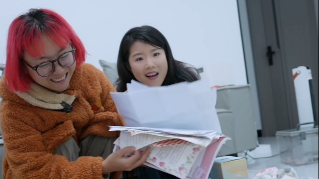 为顾客提供情绪价值的她，也收获了满满的爱