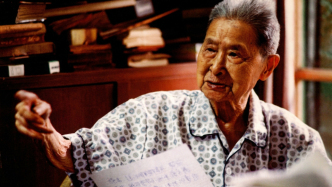 施蛰存诞辰120周年｜浮生杂咏，金石长存：《上海书评》十文重读