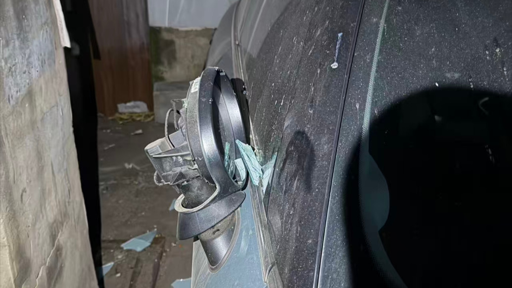 5樓出租屋窗戶脫落砸中轎車(chē)車(chē)主索賠受阻，房產(chǎn)中介和車(chē)主仍在協(xié)商