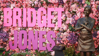 《BJ单身日记》问世30年，伦敦市中心立女主人公雕像