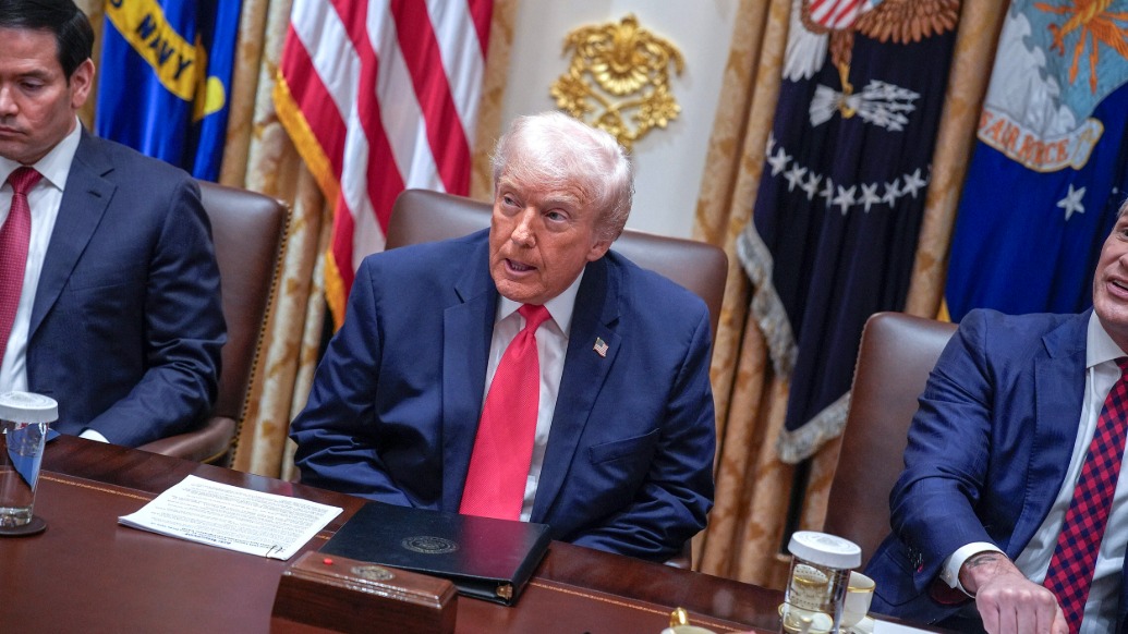 痛斥盟友“剥削美国”，特朗普刚说“不点名”，张口就骂日韩