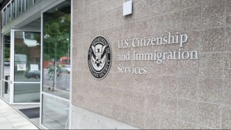 相關(guān)機構(gòu)官員：美政府已暫停伊朗等19個國家的移民申請