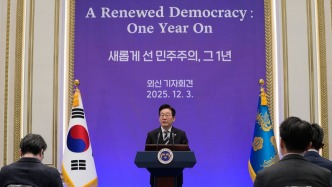 韓國(guó)戒嚴(yán)一周年，編號(hào)3617和“強(qiáng)勢(shì)總統(tǒng)”演繹角色互換的歷史