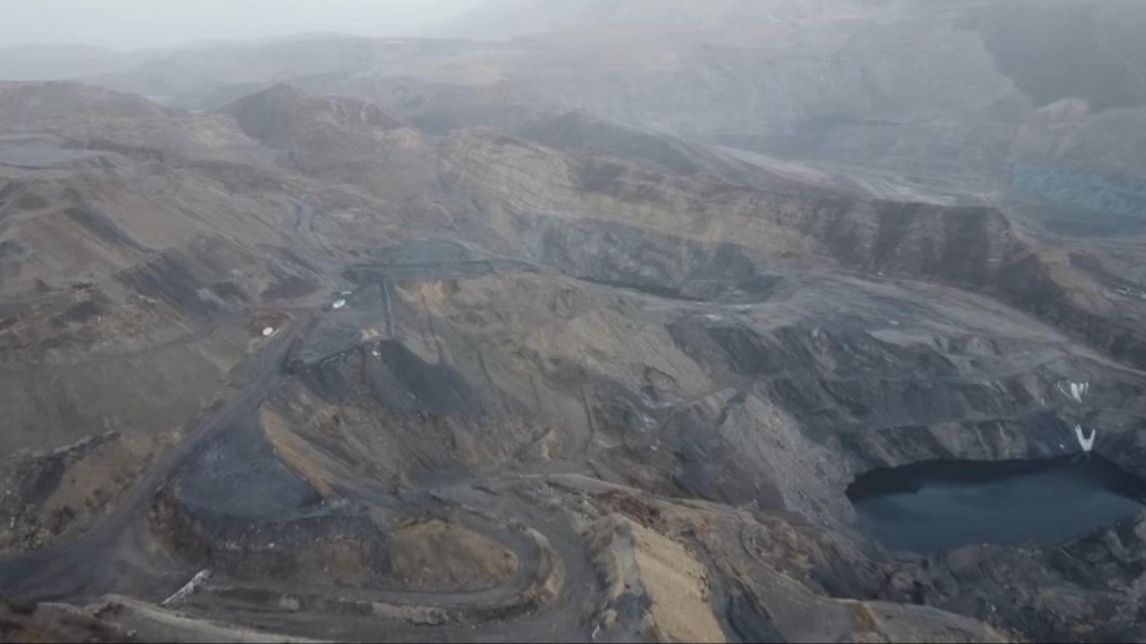 内蒙古一煤矿股东自我举报“越采盗采”，官方：采矿权已被拍卖，生态正修复中