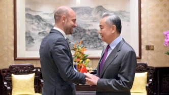 王毅會(huì)見法國外長巴羅