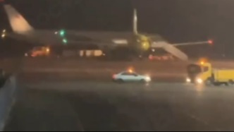 俄一載有400余人波音客機(jī)起飛后引擎起火，現(xiàn)已成功降落