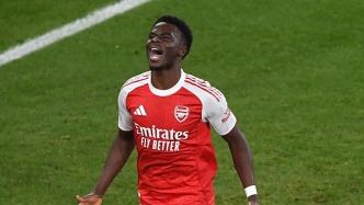 体坛联播｜阿森纳继续5分领跑，切尔西利物浦遭遇冷门