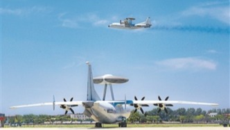 我军战机曾在远海遇险情：外机距我方不足百米，多次“秀”导弹