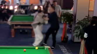 廣西防城港一臺球廳管理員將討薪女生甩拋在地，勞動監(jiān)察大隊回應(yīng)