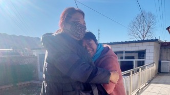 退休教師為村民“偷偷”交了8年保費，一場洪水后，全村追著請她吃飯