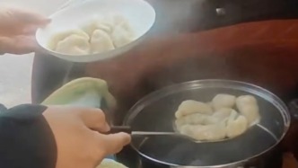 女兒生病一句“想吃家里的餃子”，父母駕車5小時到?，F包