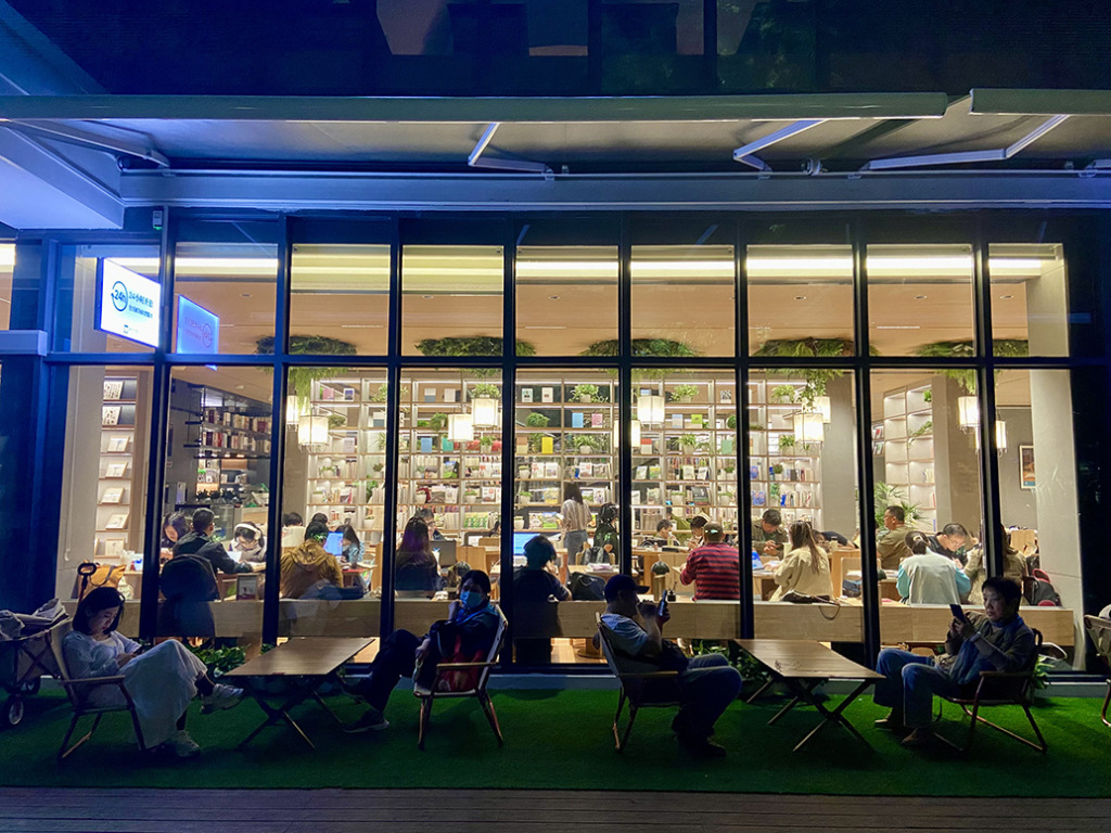 当24小时公园图书馆遇上广场舞 4 resize,w 1024