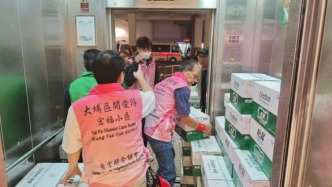 社会各界持续捐款捐物帮助香港大埔火灾受灾居民