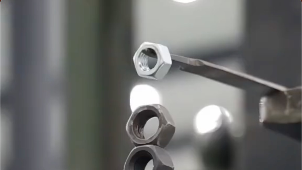 太硬核了，后勤兵用叉车完成“毫米级”精准作业