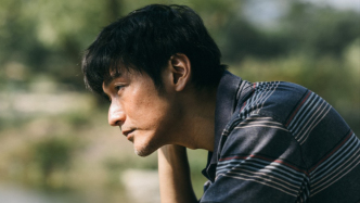 当儿子用AI“复活”父亲，他演出了中国式父爱沉默的隐痛