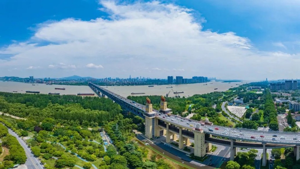 南京江北新區(qū)黨工委、管委會(huì)與浦口區(qū)委、區(qū)政府一體化運(yùn)行