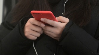 经济日报谈盗版剧APP“福利”诱人：别让追剧自由暗藏隐私风险