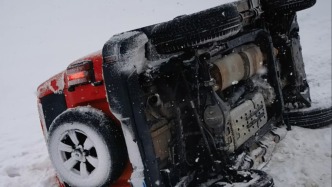 新疆喀納斯下雪有車輛側(cè)翻，景區(qū)實行雙向臨時交通管制