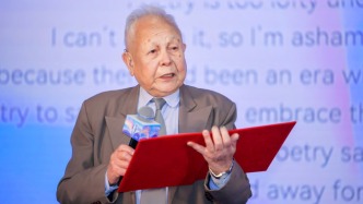 致敬詩歌與生命的交響，93歲謝冕在上海獲金玉蘭詩歌獎