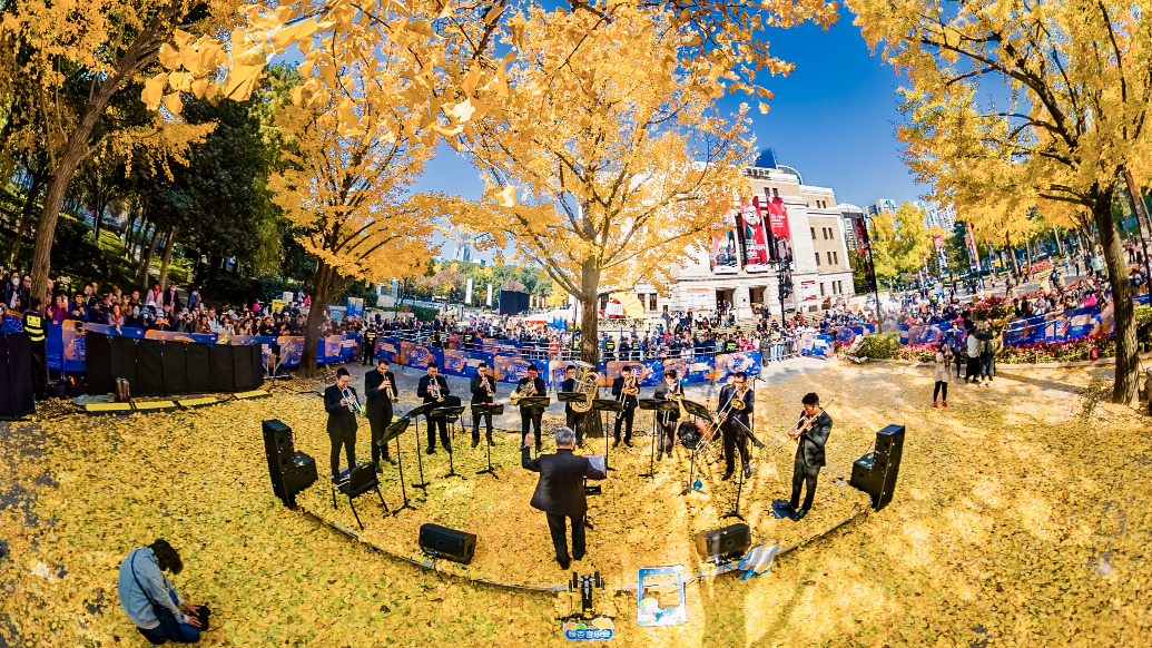 魔都眼｜冬日浪漫①：去银杏树下听一场音乐会