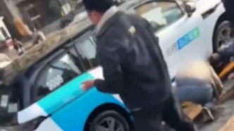 湖南株洲一辆哈啰无人驾驶车撞倒路人，客服：目前当地运营已暂停
