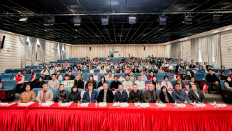 华东师大这场颁奖典礼，见证从13岁到86岁的文学奔赴