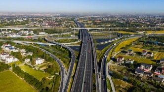 人民日?qǐng)?bào)金社平：話優(yōu)勢(shì)——習(xí)近平經(jīng)濟(jì)思想指引中國(guó)經(jīng)濟(jì)行穩(wěn)致遠(yuǎn)