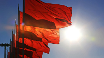 人民日?qǐng)?bào)評(píng)論員：黨的工作機(jī)關(guān)首先是政治機(jī)關(guān)