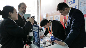 前11個月辦理離境退稅的境外旅客數(shù)量同比增長285%