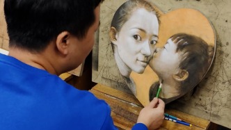 画笔为笺父爱为墨！他十年创作上百幅画记录女儿成长