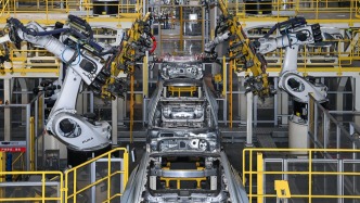 中央政治局會(huì)議：明年經(jīng)濟(jì)工作要堅(jiān)持穩(wěn)中求進(jìn)、提質(zhì)增效，繼續(xù)實(shí)施更加積極的財(cái)政政策和適度寬松的貨幣政策