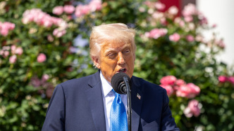 “特朗普處理國際危機(jī)時(shí)不會(huì)翻報(bào)告”，美國輿論熱議《國家安全戰(zhàn)略》 ?