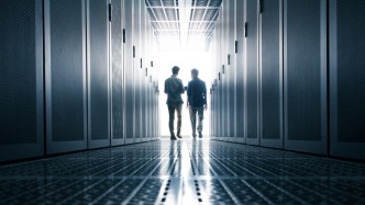 《自然》评出年度十大科学人物，梁文锋和杜梦然入选