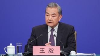 王毅：臺(tái)灣地位已被“七重鎖定”