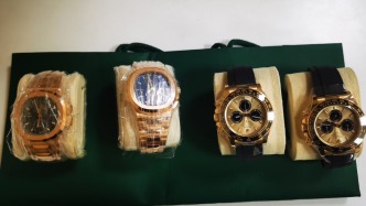 女子陷婚恋骗局寄出4块总价超460万的名表，上海警方拦截追回