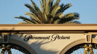 多掏176億美元！派拉蒙對(duì)華納兄弟發(fā)起敵意收購，奈飛算盤或落空