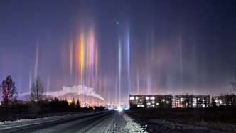 內(nèi)蒙古呼倫貝爾出現(xiàn)“寒夜光柱”，市民：像走進(jìn)童話故事