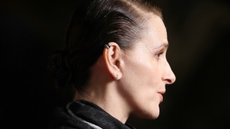 出席海南電影節(jié)大師班，朱麗葉·比諾什盛贊中醫(yī)針灸